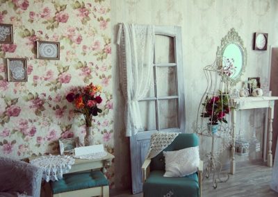depositphotos_85906472-stock-photo-retro-interior-room-studio-with